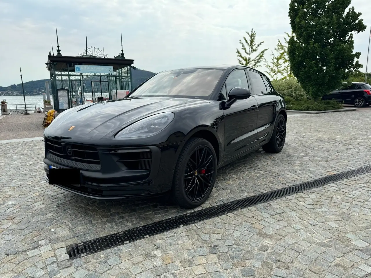 Porsche Macan GTS 2024, rear view — Veyra Cars, Europe. The Porsche Macan GTS pairs the practicality of a five-seat SUV with the sharper…