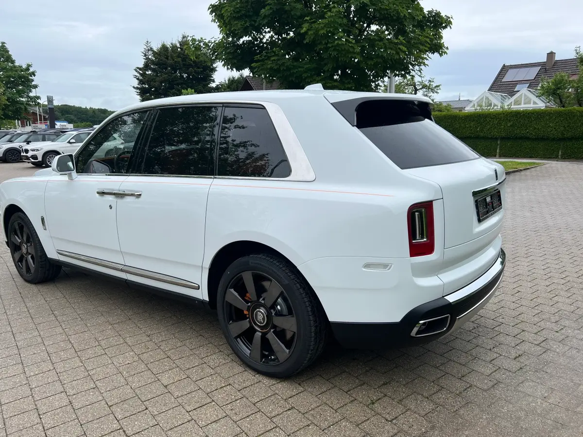 Rolls-Royce Cullinan 2022, side profile — Veyra Cars, Europe. The 2022 Rolls-Royce Cullinan brings 563 hp to a body built for composure rather than…