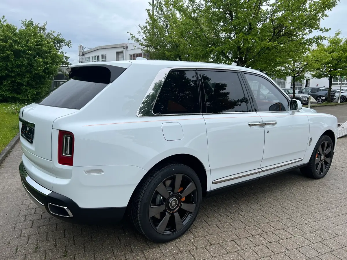 Rolls-Royce Cullinan 2022, exterior — Veyra Cars, Europe. The 2022 Rolls-Royce Cullinan brings 563 hp to a body built for composure rather than…