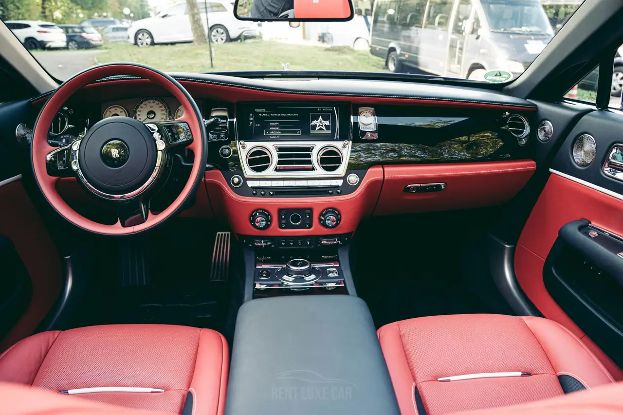 Rolls-Royce Dawn 2022, exterior — Veyra Cars, Europe. The Rolls-Royce Dawn carries its 563 hp V12 with a composure that rarely announces…