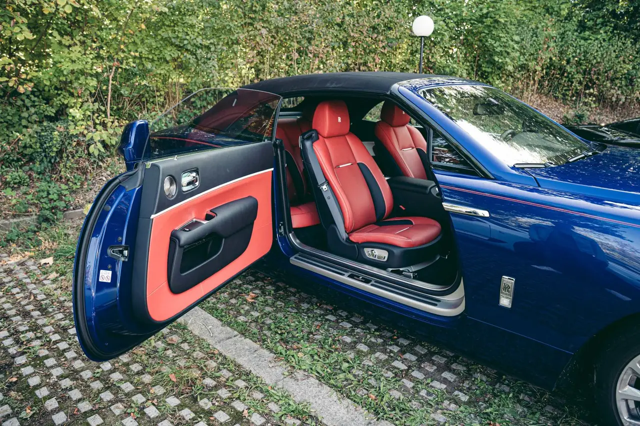 Rolls-Royce Dawn 2022, front view — Veyra Cars, Europe. The Rolls-Royce Dawn carries its 563 hp V12 with a composure that rarely announces…