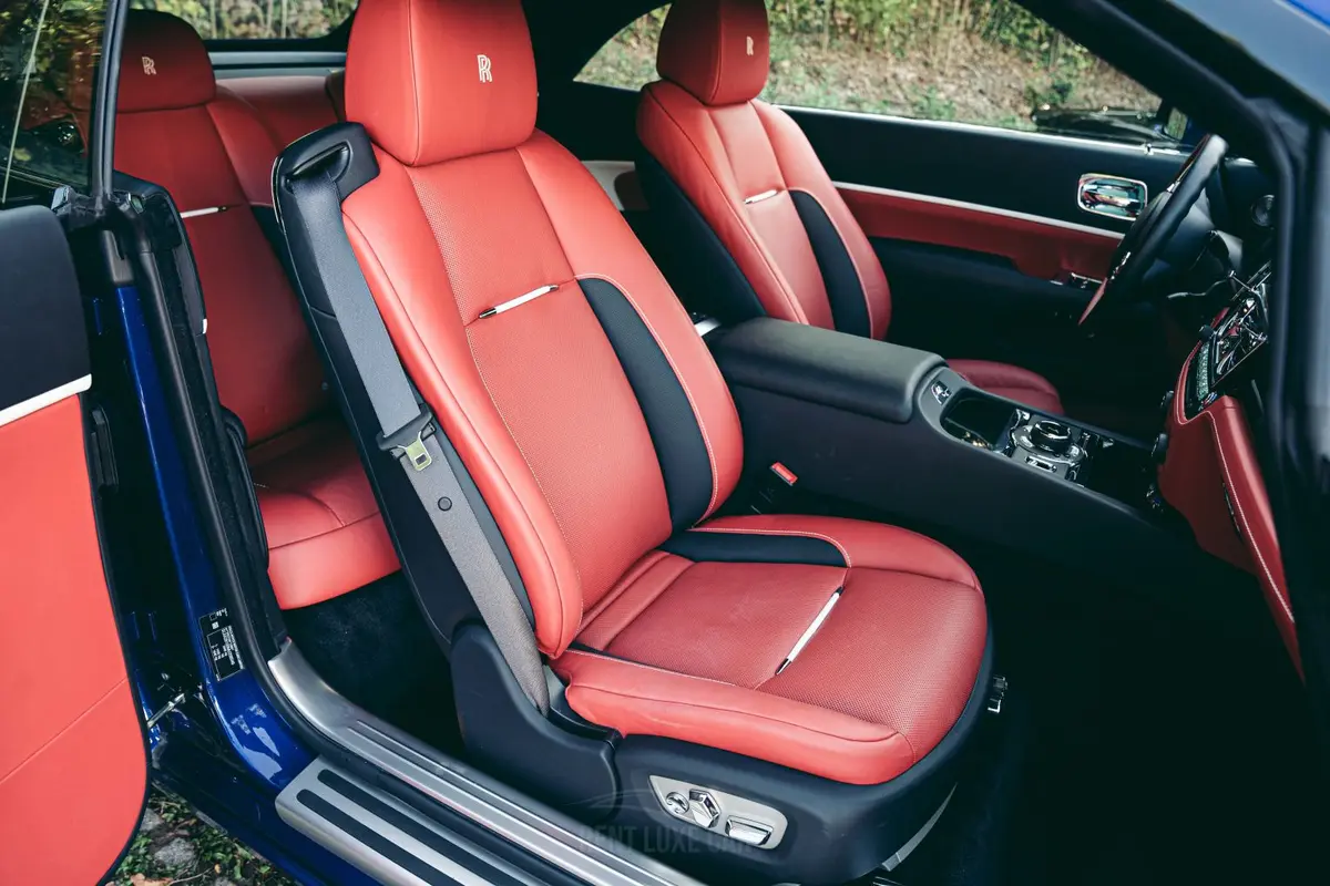 Rolls-Royce Dawn 2022, rear view — Veyra Cars, Europe. The Rolls-Royce Dawn carries its 563 hp V12 with a composure that rarely announces…