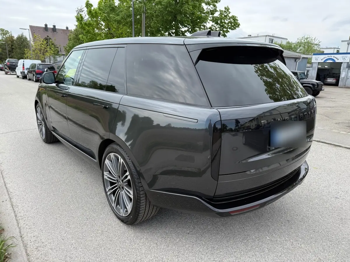 Rover Range Rover Autobiography D350 7s 2025, exterior — Veyra Cars, Europe. The 2025 Range Rover Autobiography D350, in seven-seat configuration, is built for…