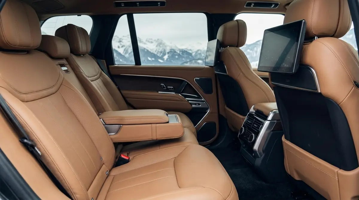 Rover Range Rover Autobiography P530 2026, dashboard — Veyra Cars, Europe. The Range Rover Autobiography P530 carries its size without apology. At 530 hp, the…