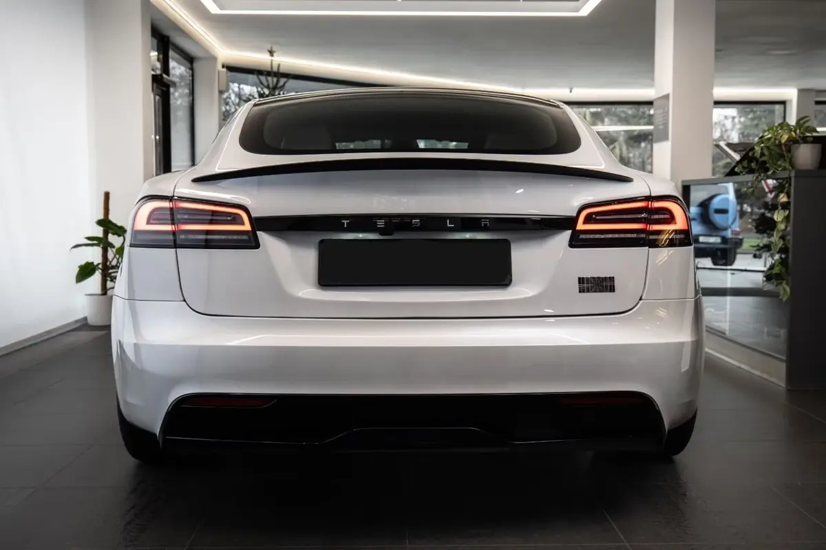 Tesla Model S Plaid 2025, interior — Veyra Cars, Europe. The 2025 Tesla Model S Plaid pairs 1020 hp with the composure of a full-size executive…