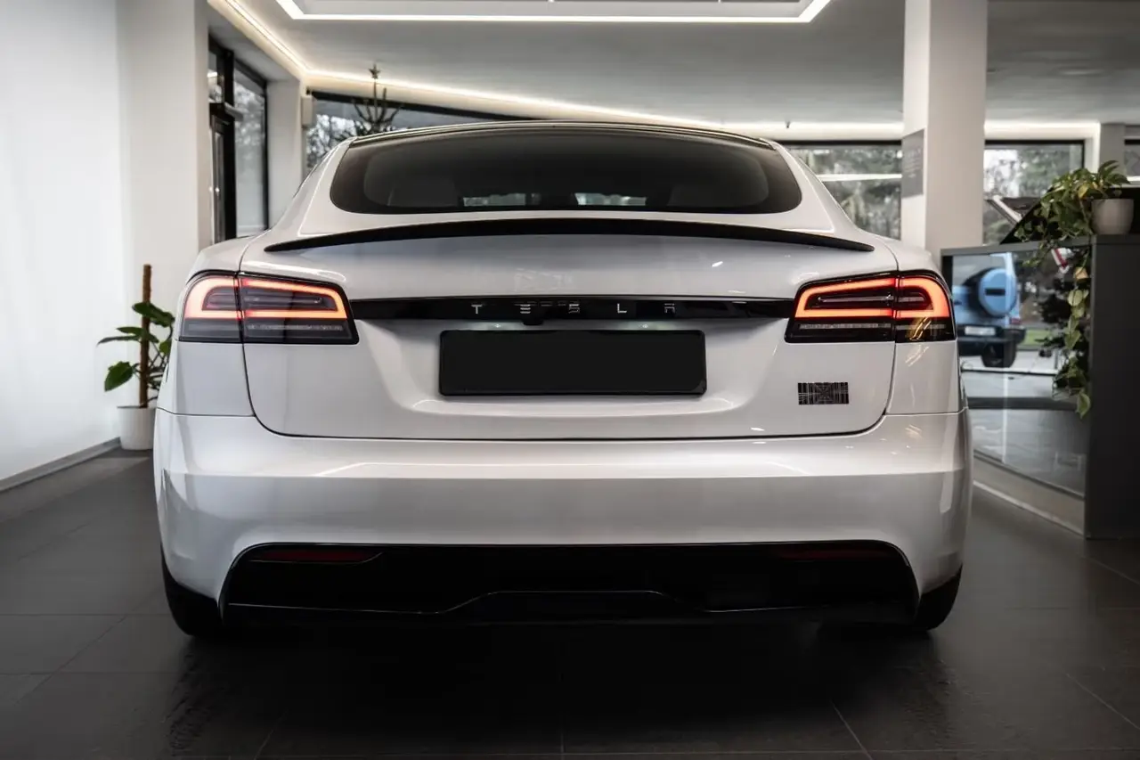 Tesla Model S Plaid 2025, interior — Veyra Cars, Europe. The 2025 Tesla Model S Plaid pairs 1020 hp with the composure of a full-size executive…