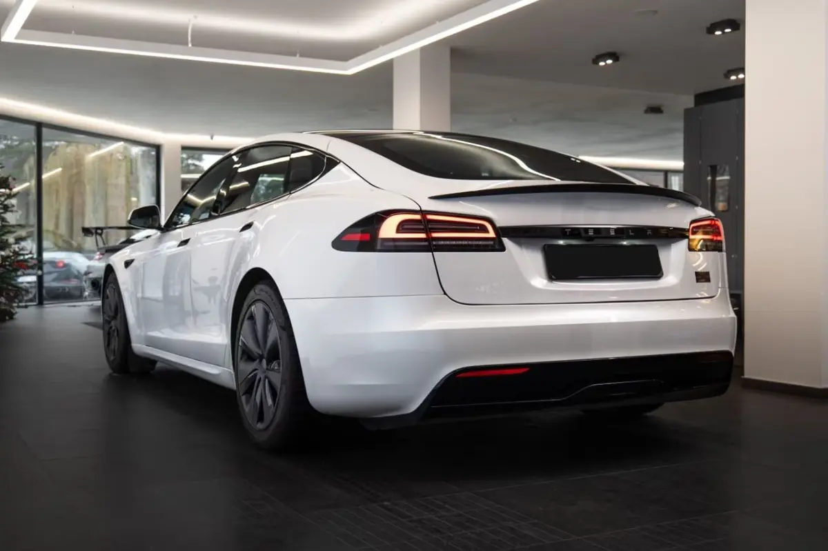 Tesla Model S Plaid 2025, dashboard — Veyra Cars, Europe. The 2025 Tesla Model S Plaid pairs 1020 hp with the composure of a full-size executive…