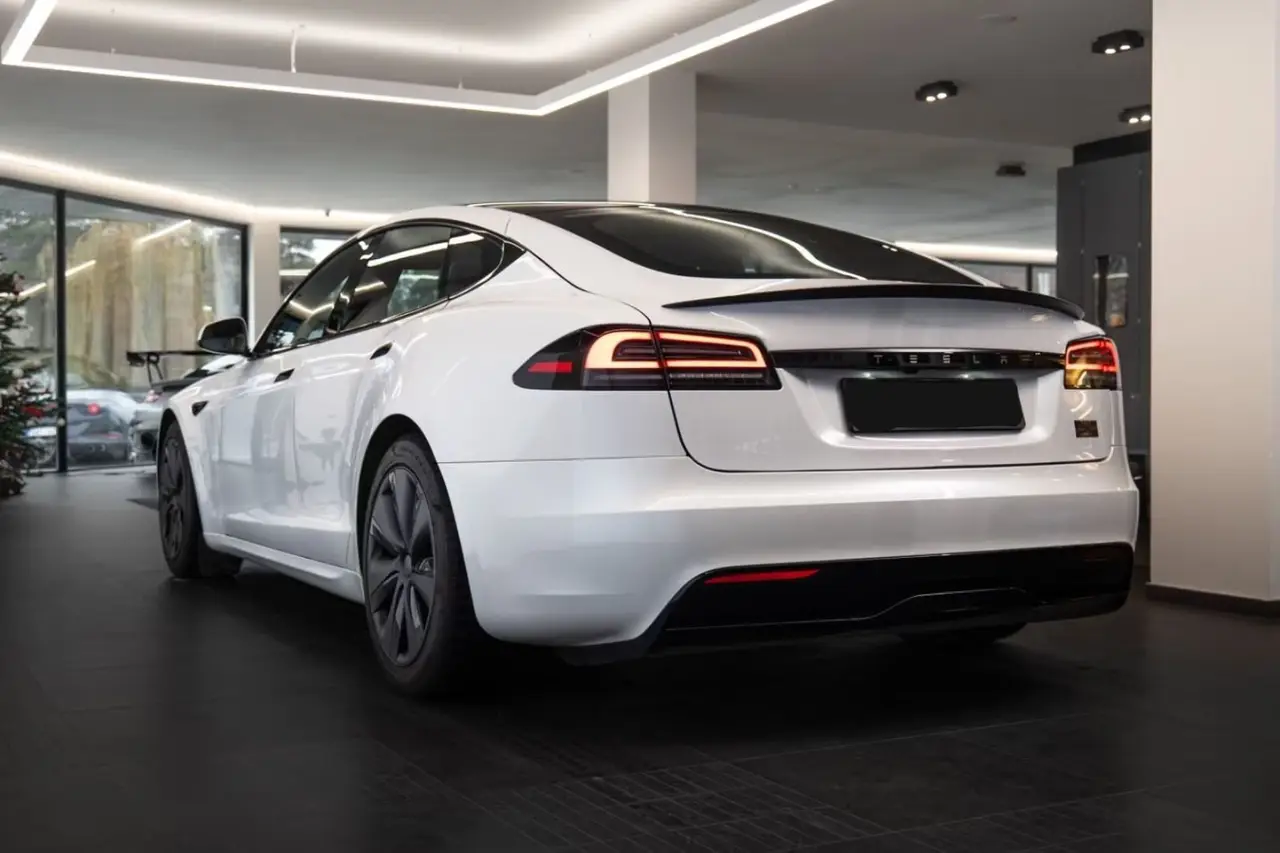 Tesla Model S Plaid 2025, dashboard — Veyra Cars, Europe. The 2025 Tesla Model S Plaid pairs 1020 hp with the composure of a full-size executive…